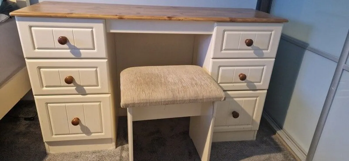 Dressing table and stool. - Image 2