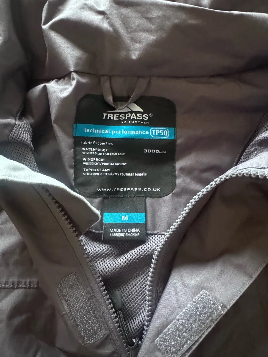 Men’s Waterproof rain jacket Trespass size Medium - Image 2