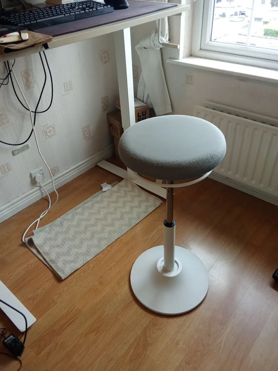 Ergonomic Balance Stool - Image 1