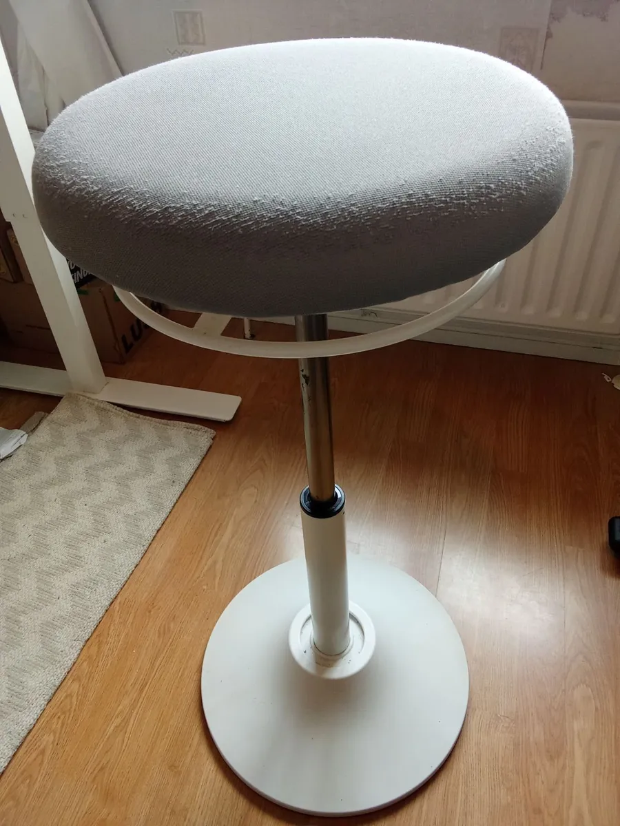 Ergonomic Balance Stool - Image 3