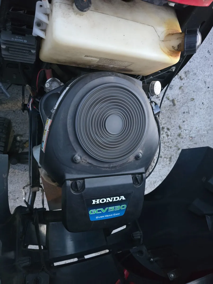 Castlegarden 17hp twin, hydrostatic - Image 1