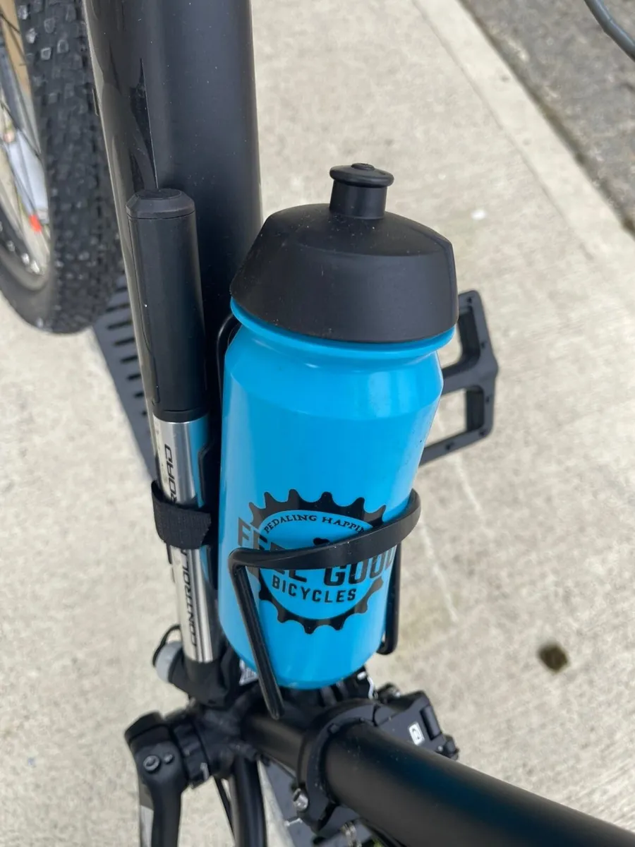 Mountain bike  (pristine condition) - Image 3