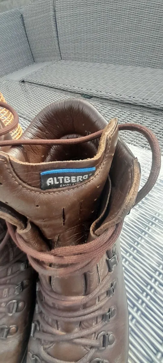 Boots - Image 1
