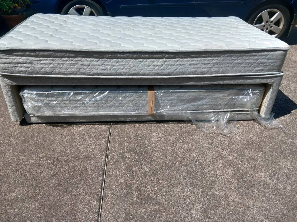 Bed - Image 1