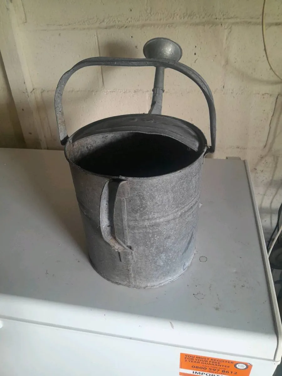 Vintage galvanised 3 gallon  watering can - Image 2