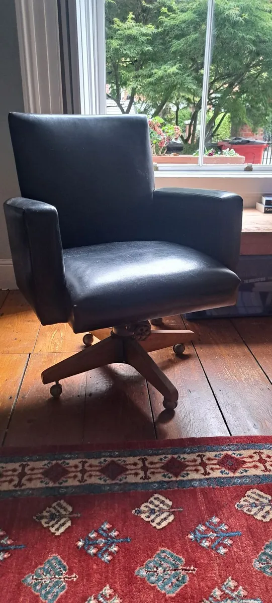Leather swivel chair - Image 1
