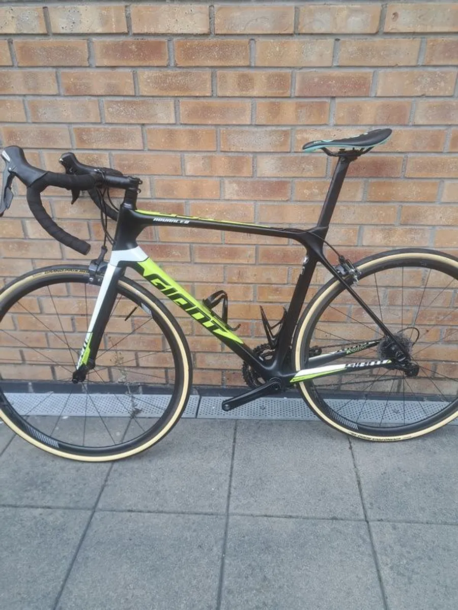 Giant tcr advanced roadbike. M/L - Image 1