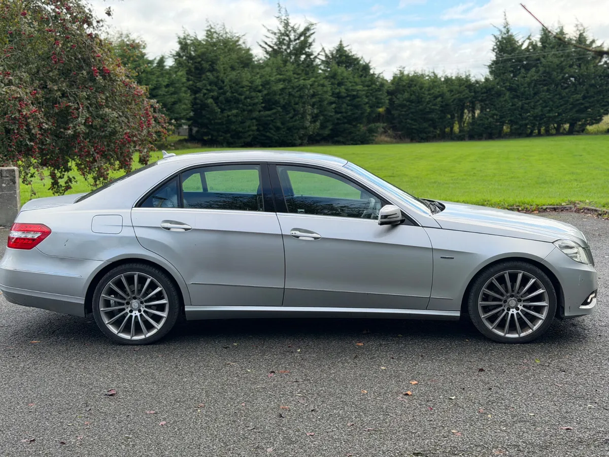 Mercedes-Benz E-Class 2010/Auto - Image 3
