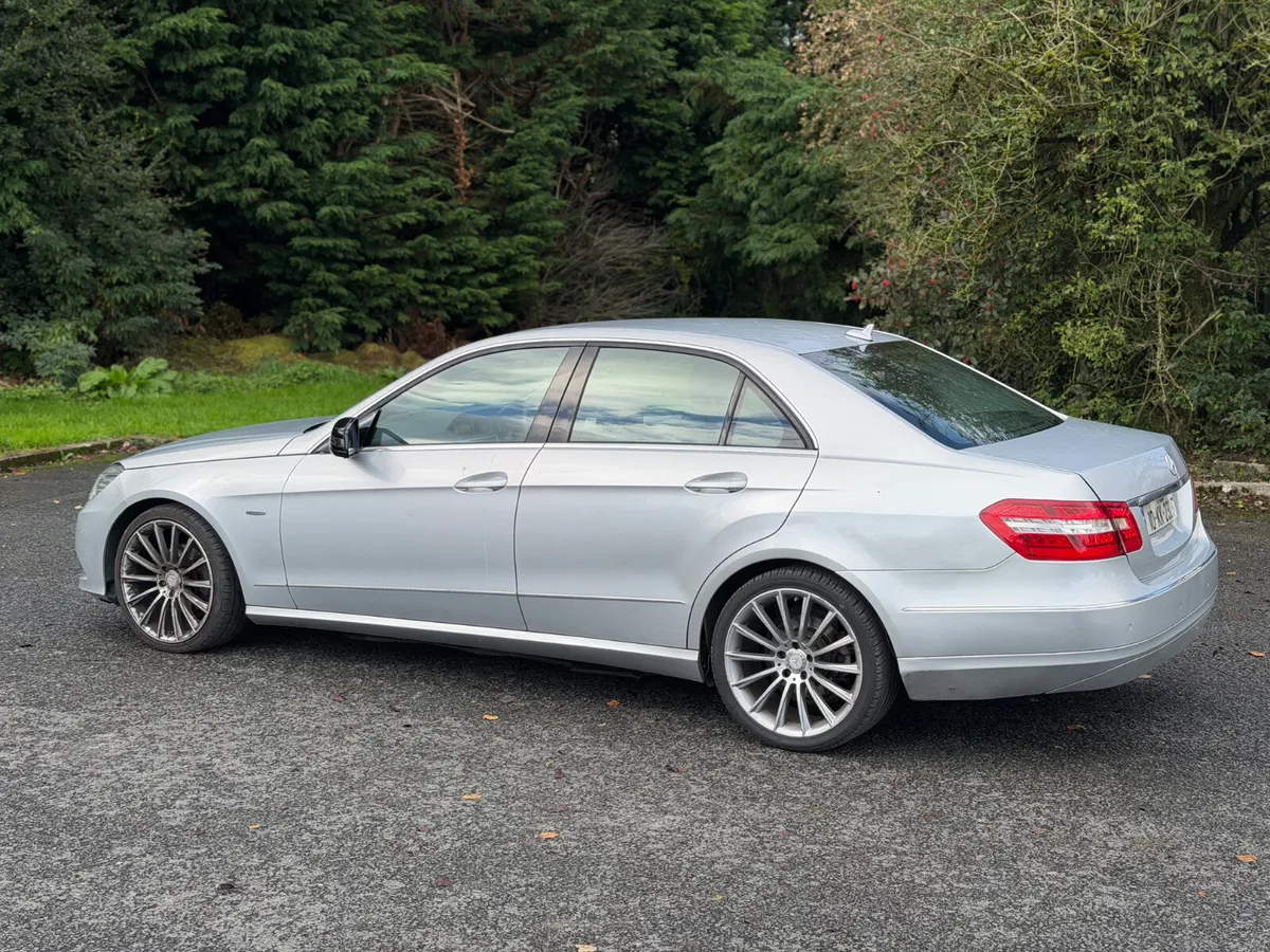 Mercedes-Benz E-Class 2010/Auto - Image 2