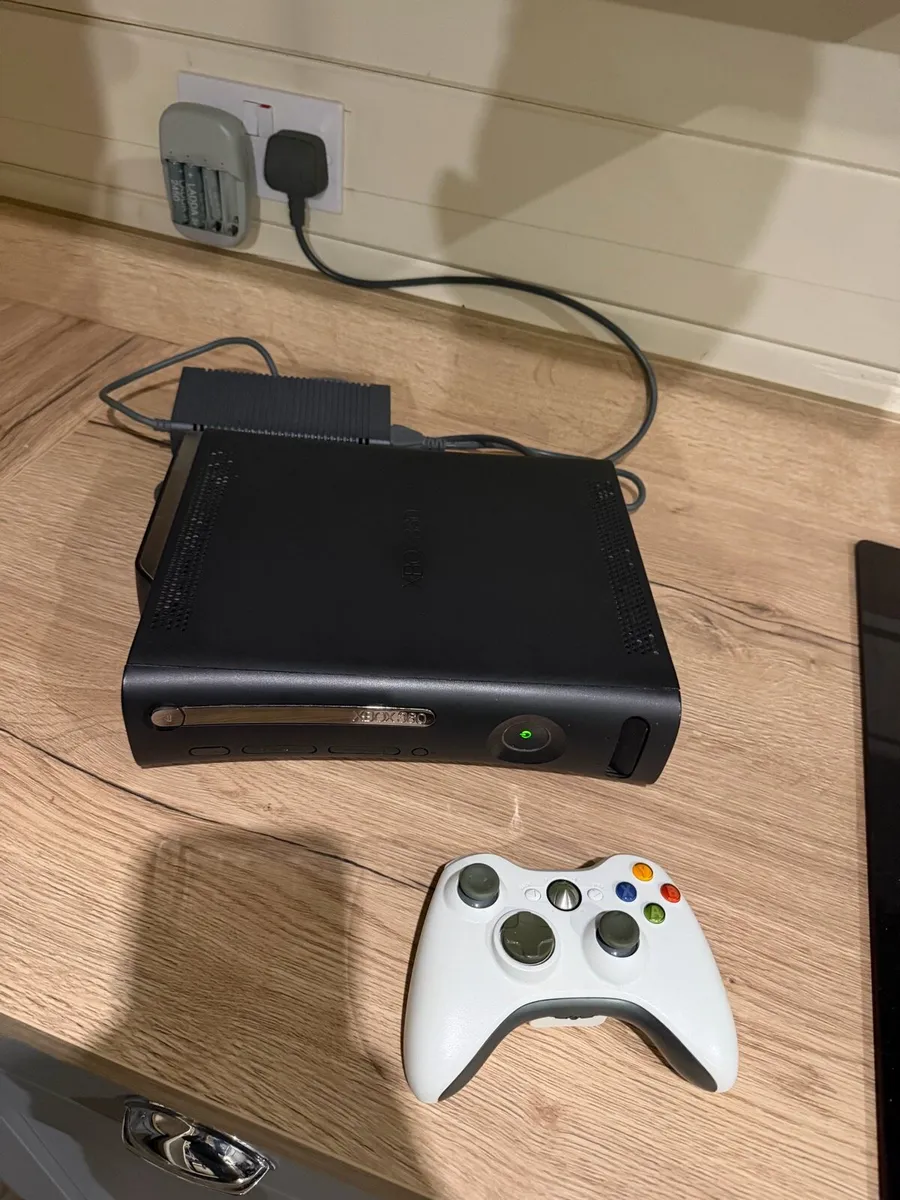 Xbox 360 120GB - Image 1