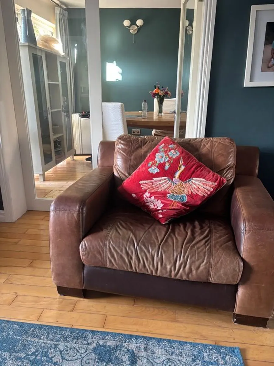 Brown leather couch - Image 1