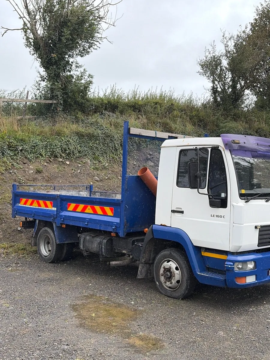 Tipper truck - Image 1