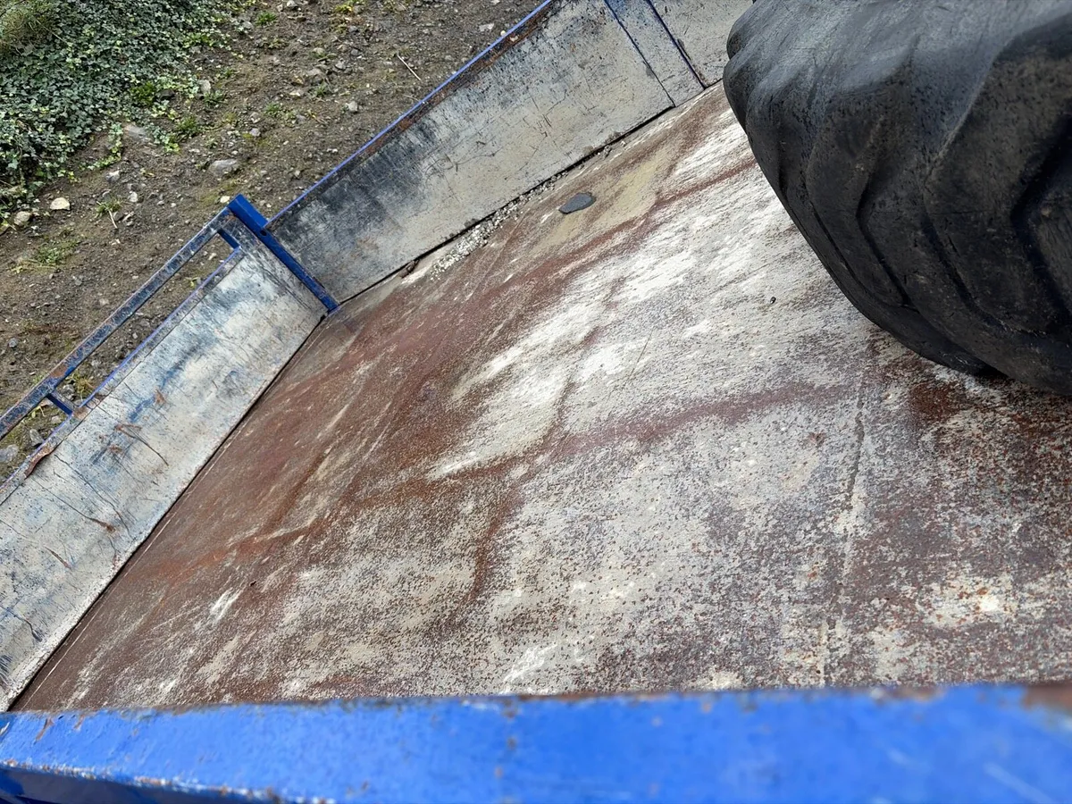 Tipper truck - Image 3