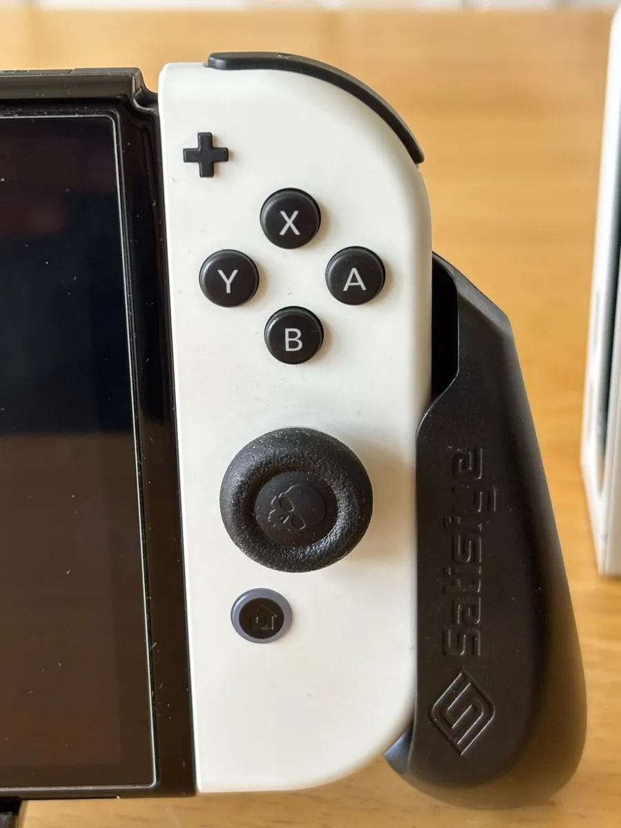 Nintendo Switch OLED - Image 2