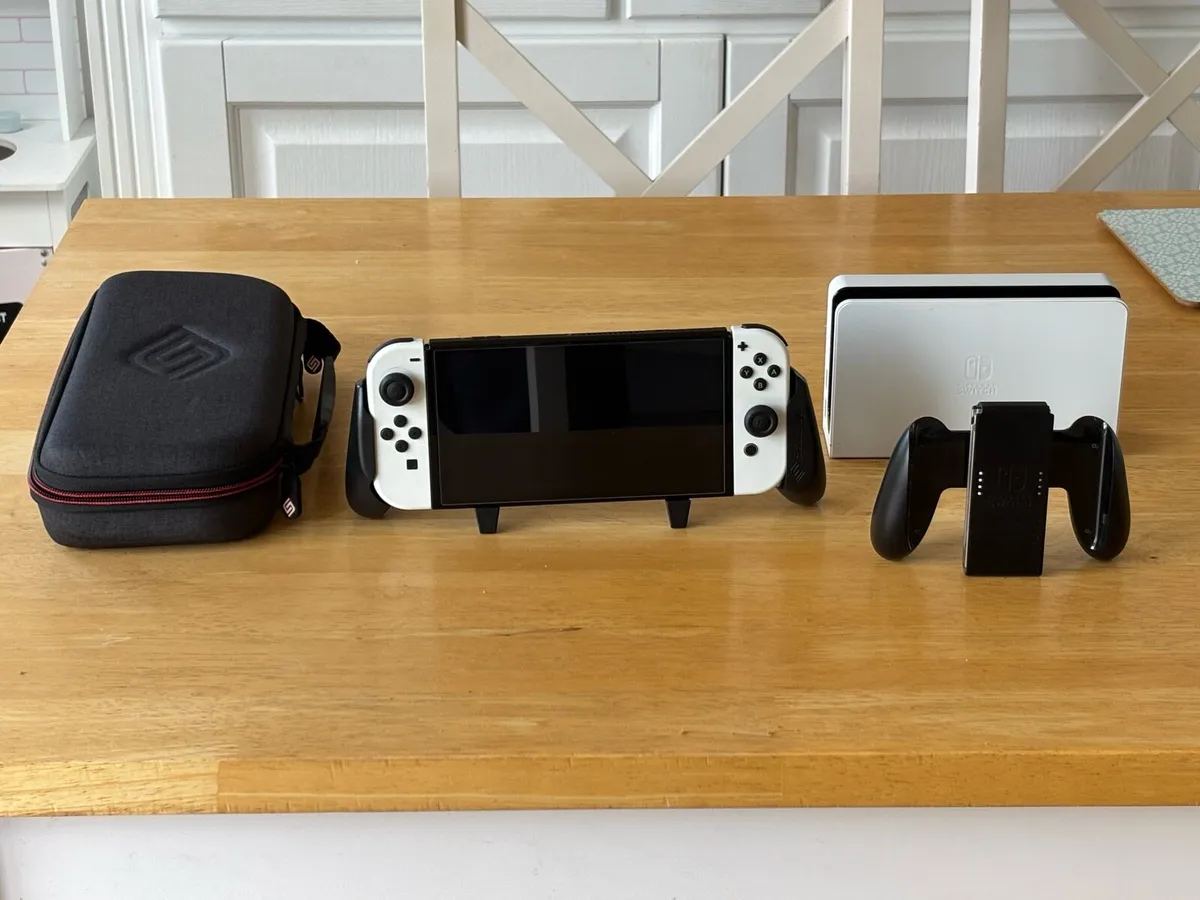 Nintendo Switch OLED - Image 3