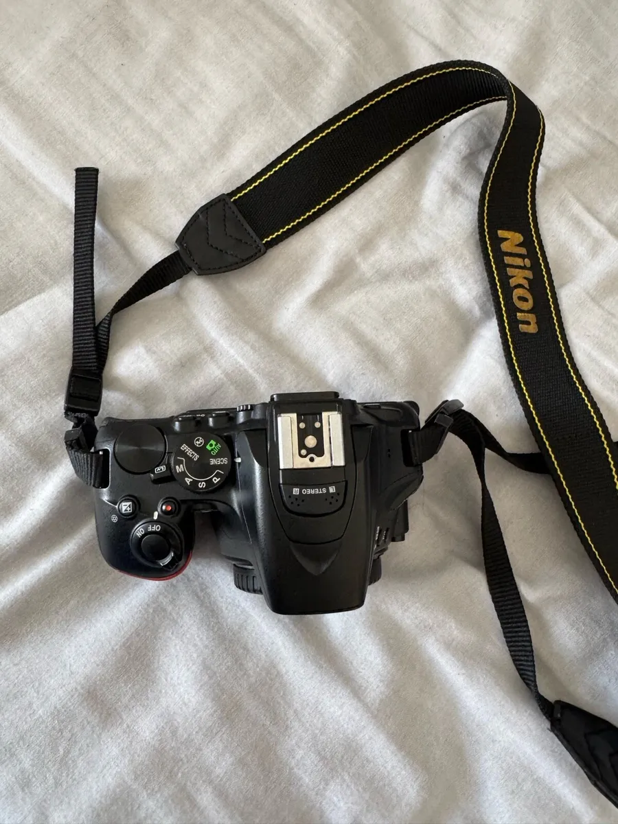 Nikon DSLR with 2 lenses and accessories - Image 1
