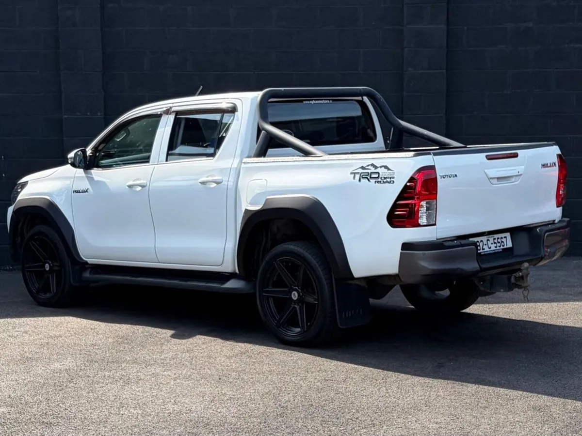 Toyota Hilux 2.4 D-4D Active DCAB 4WD 5DR - Image 3