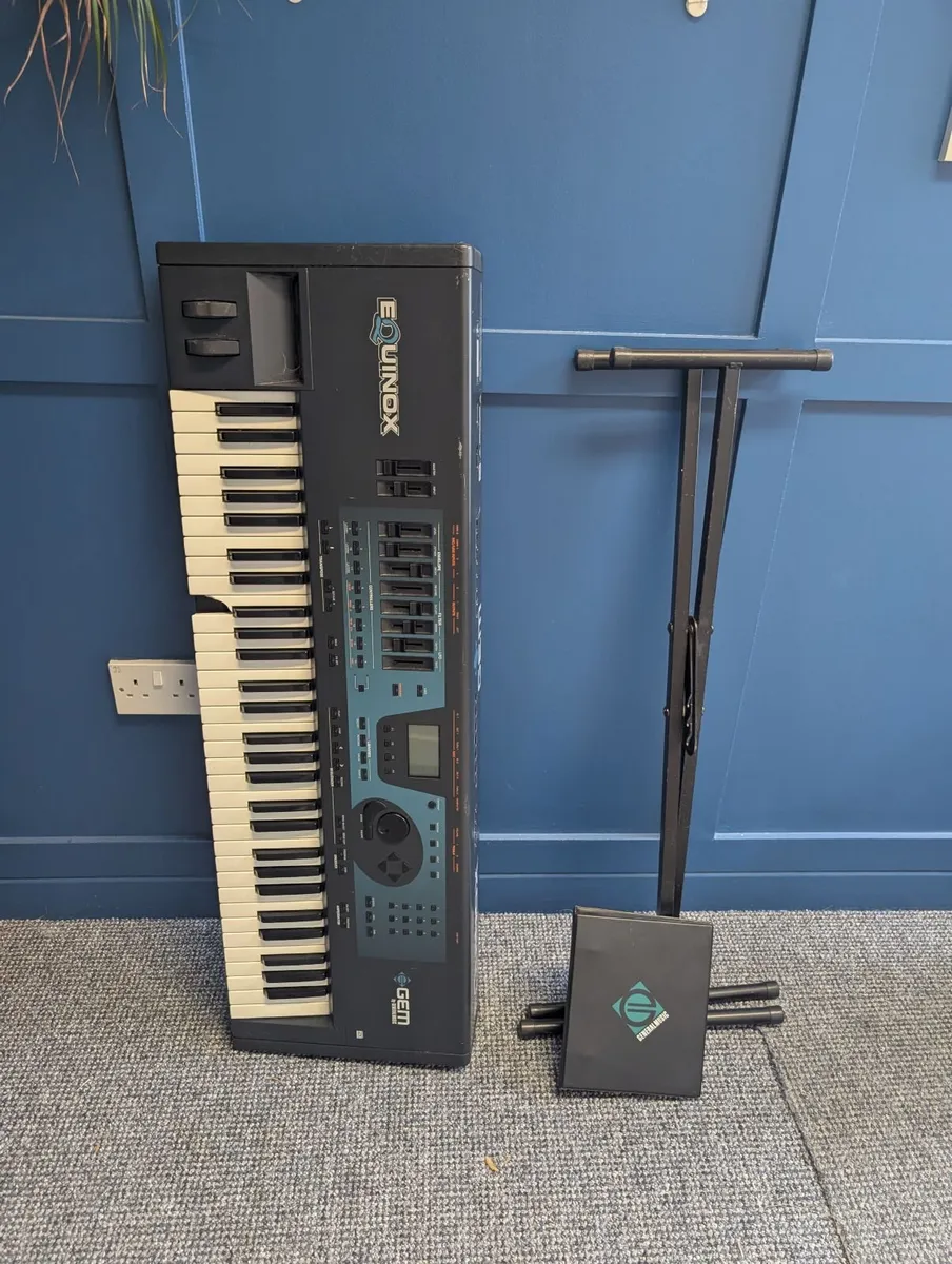 GEM Equinox 61-Key Synth Workstation + Stand - Image 1