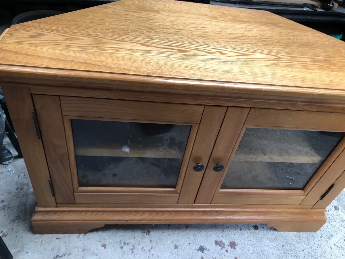 Solid oak corner tv unit - Image 1