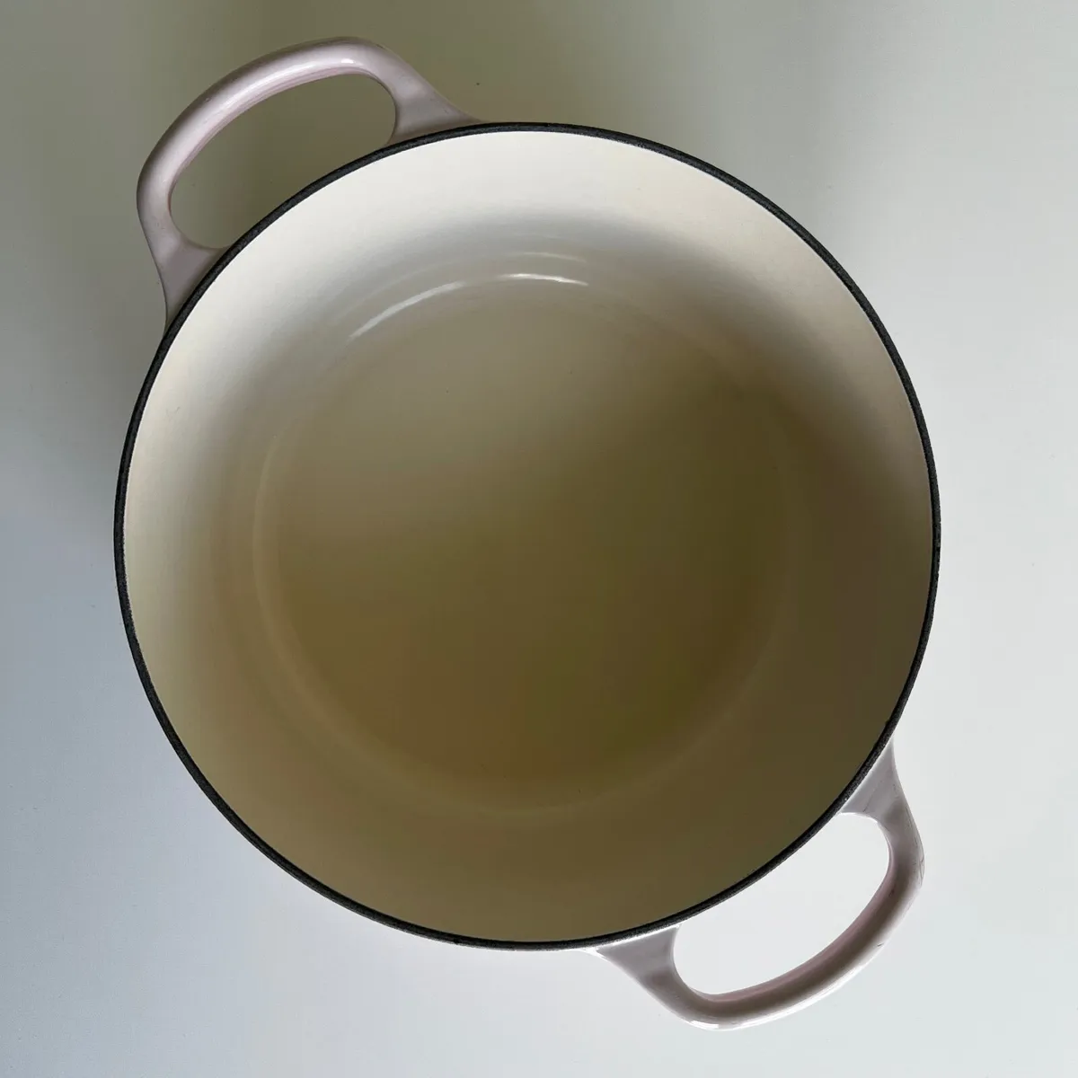 24cm Le Creuset cast iron round casserole - Image 2