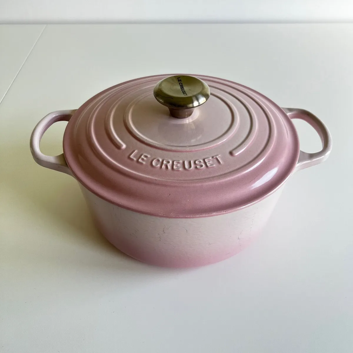 24cm Le Creuset cast iron round casserole - Image 1