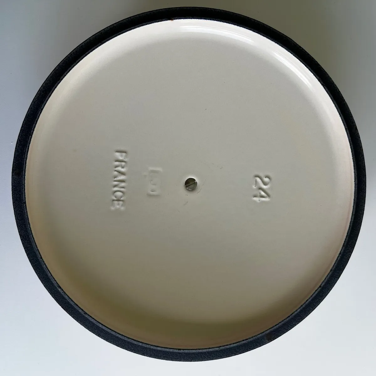 24cm Le Creuset cast iron round casserole - Image 4