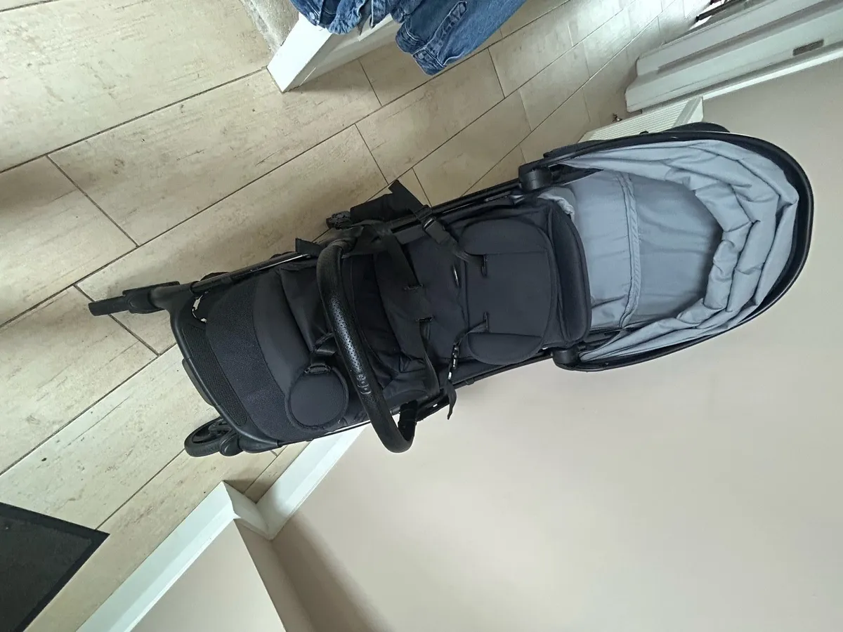 Egg Stroller Z - Full Black - Image 2