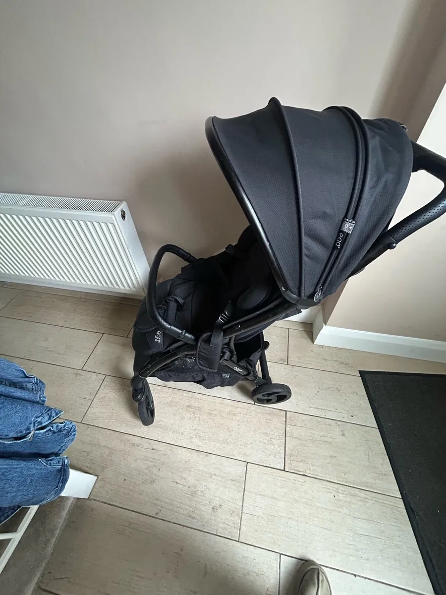Egg Stroller Z - Full Black - Image 3