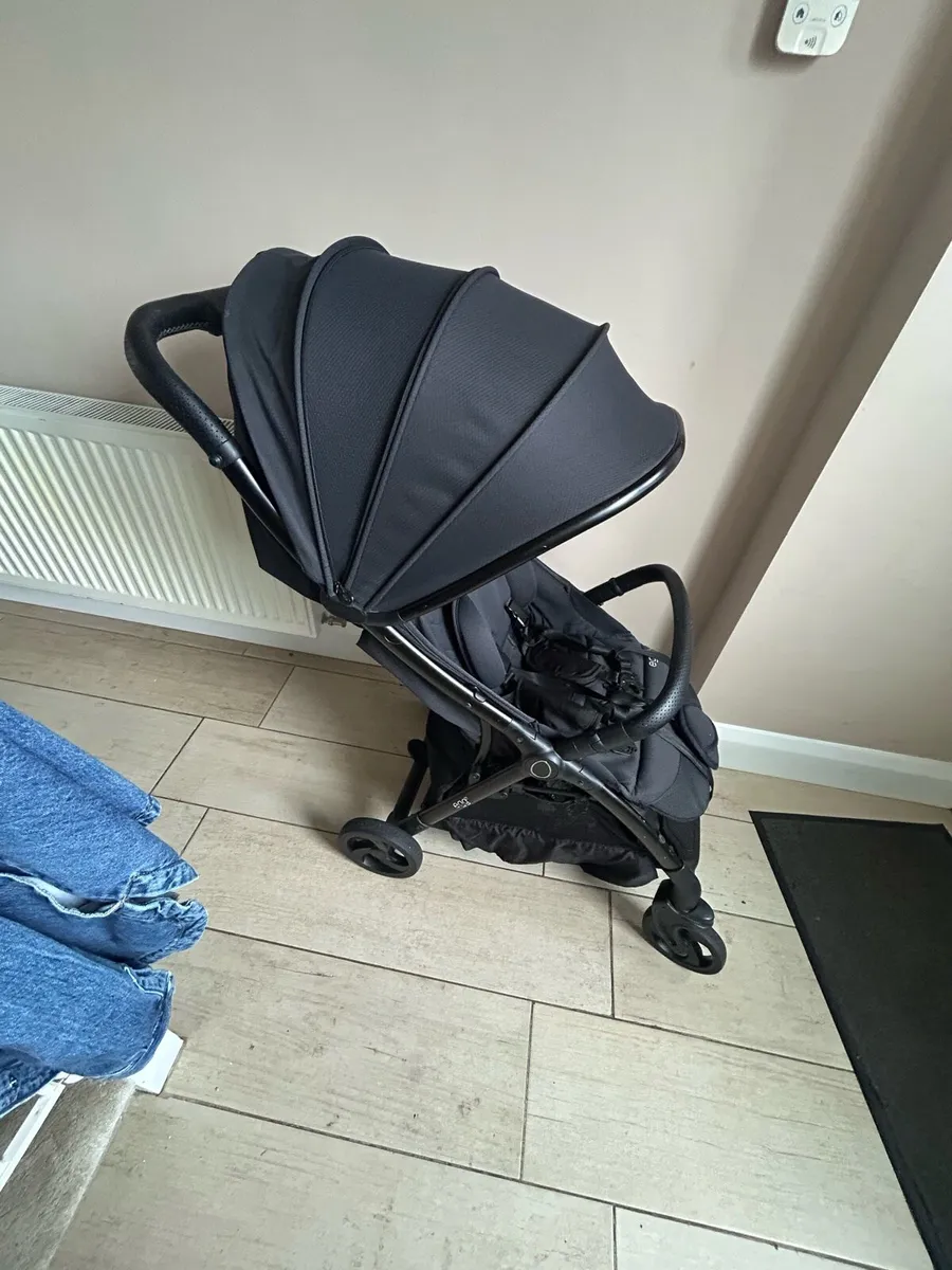 Egg Stroller Z - Full Black - Image 1