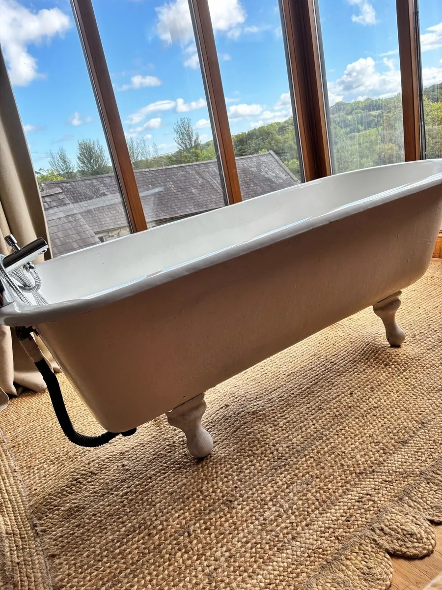 Cast iron roll top bath, claw feet and taps - Image 1