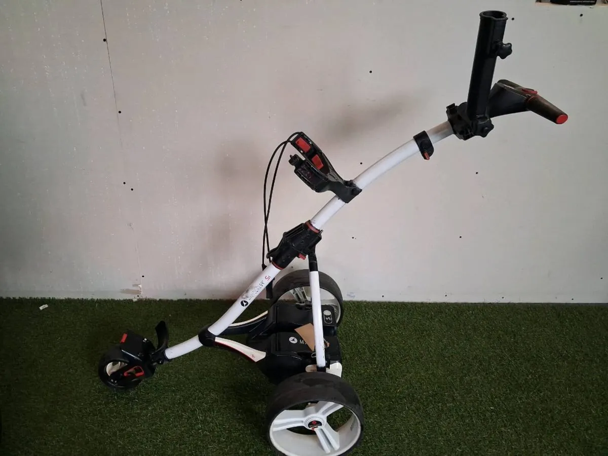 Motocaddy S1 includes lithium battery and charger - Image 2