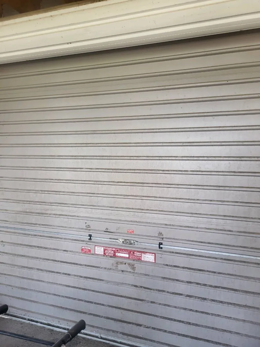 Roller door - Image 3