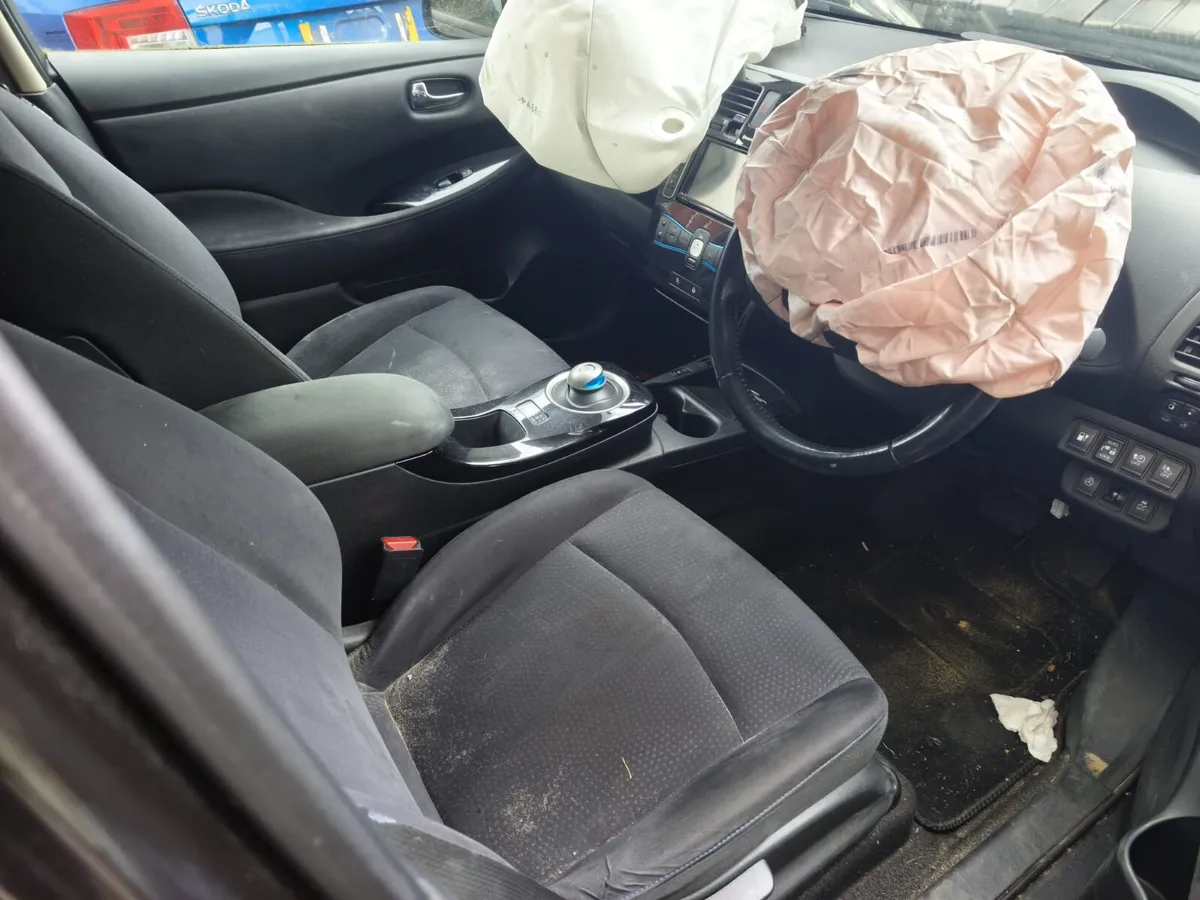 2016 NISSAN LEAF  EV SV FOR BREAKING! - Image 3