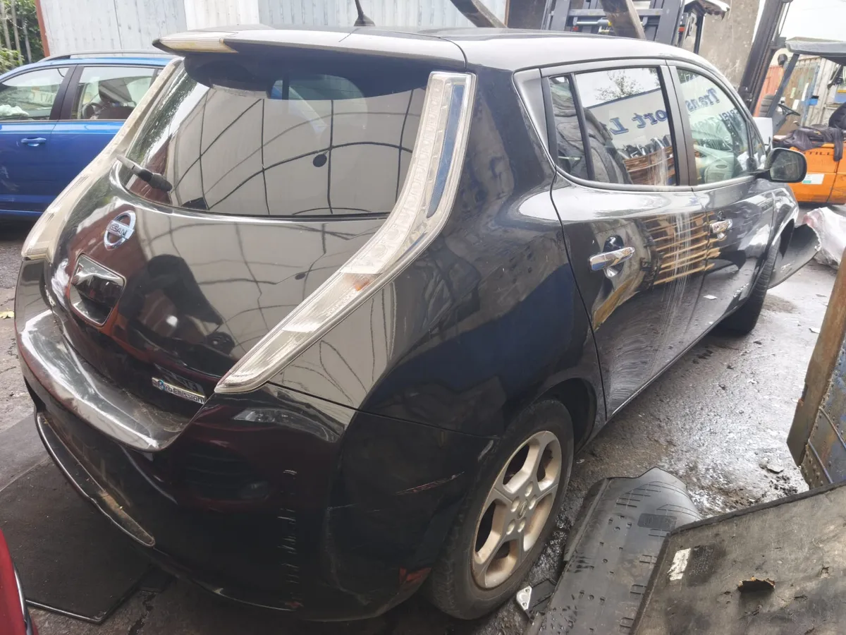 2016 NISSAN LEAF  EV SV FOR BREAKING! - Image 2