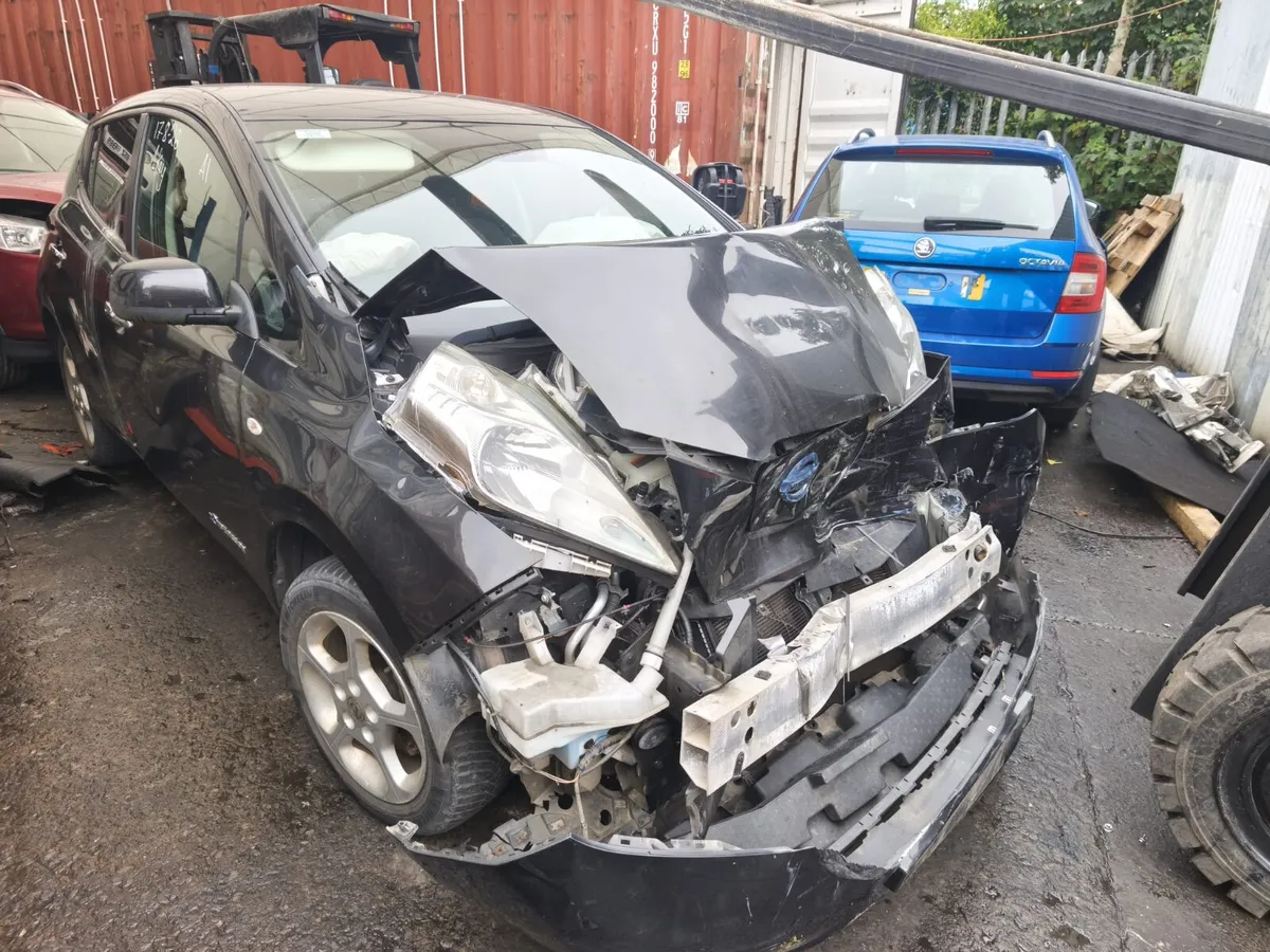 2016 NISSAN LEAF  EV SV FOR BREAKING! - Image 4