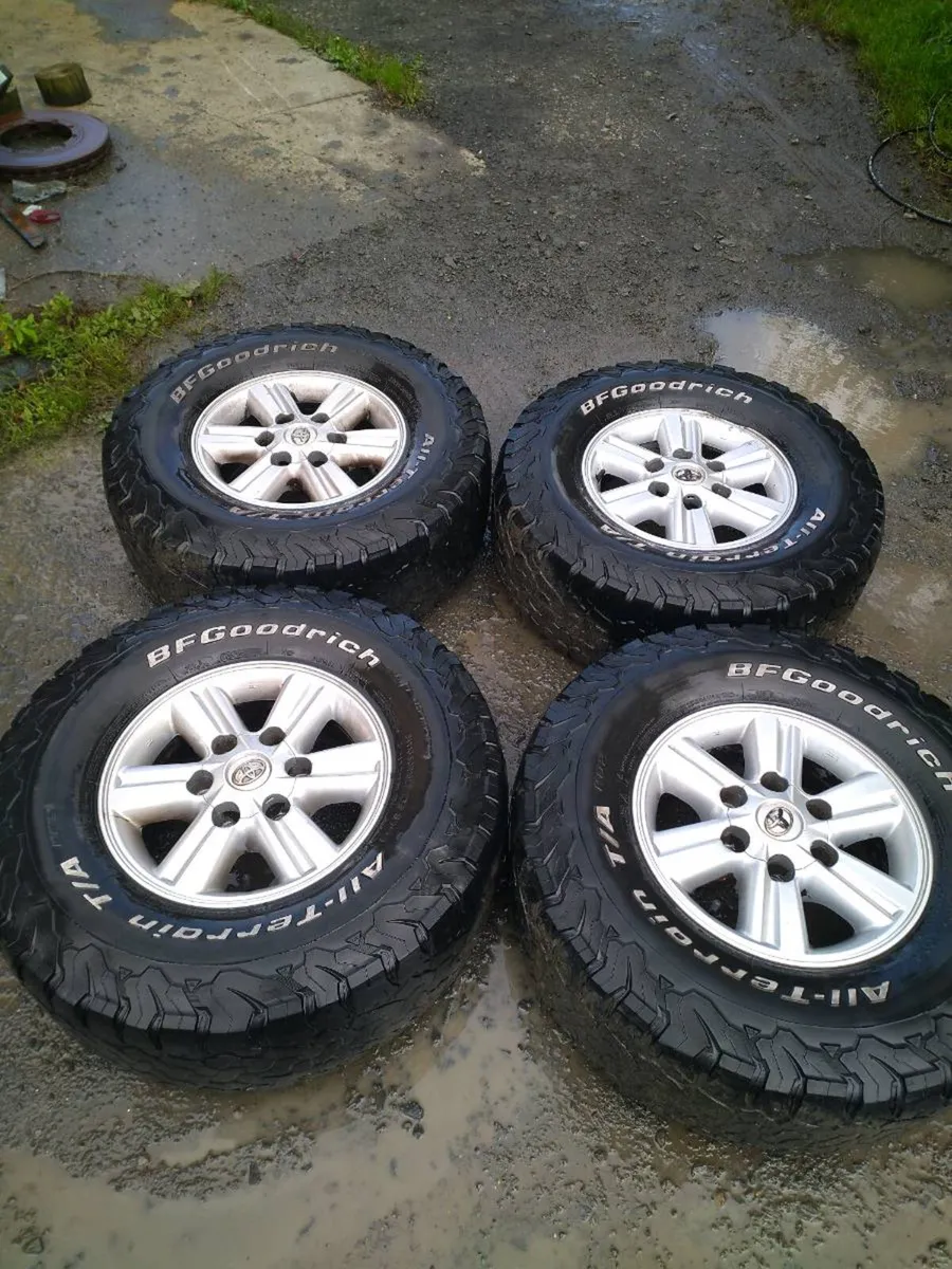 Toyota hilux 15inch alloys - Image 1