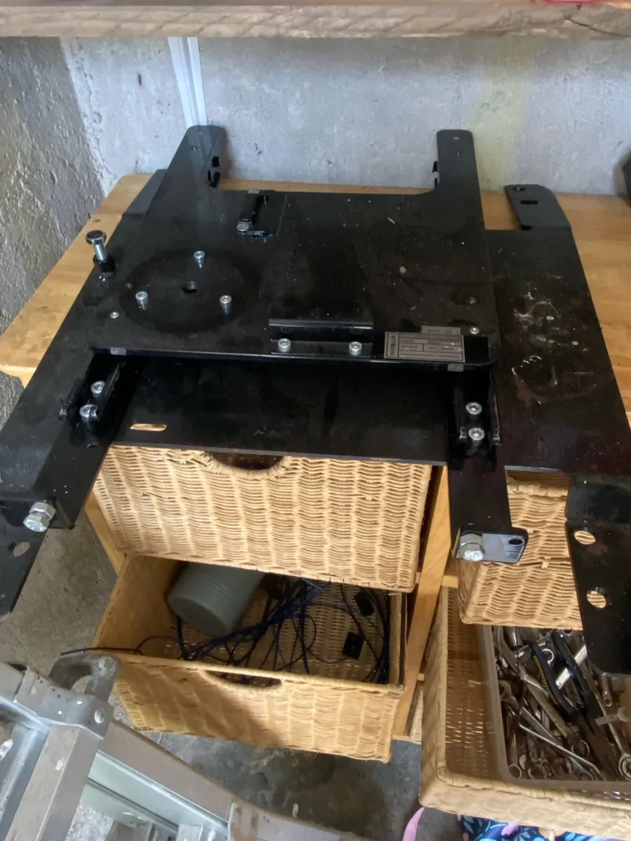 Swivel Seat for Passenger Side of Nissan Qashqai - Image 1