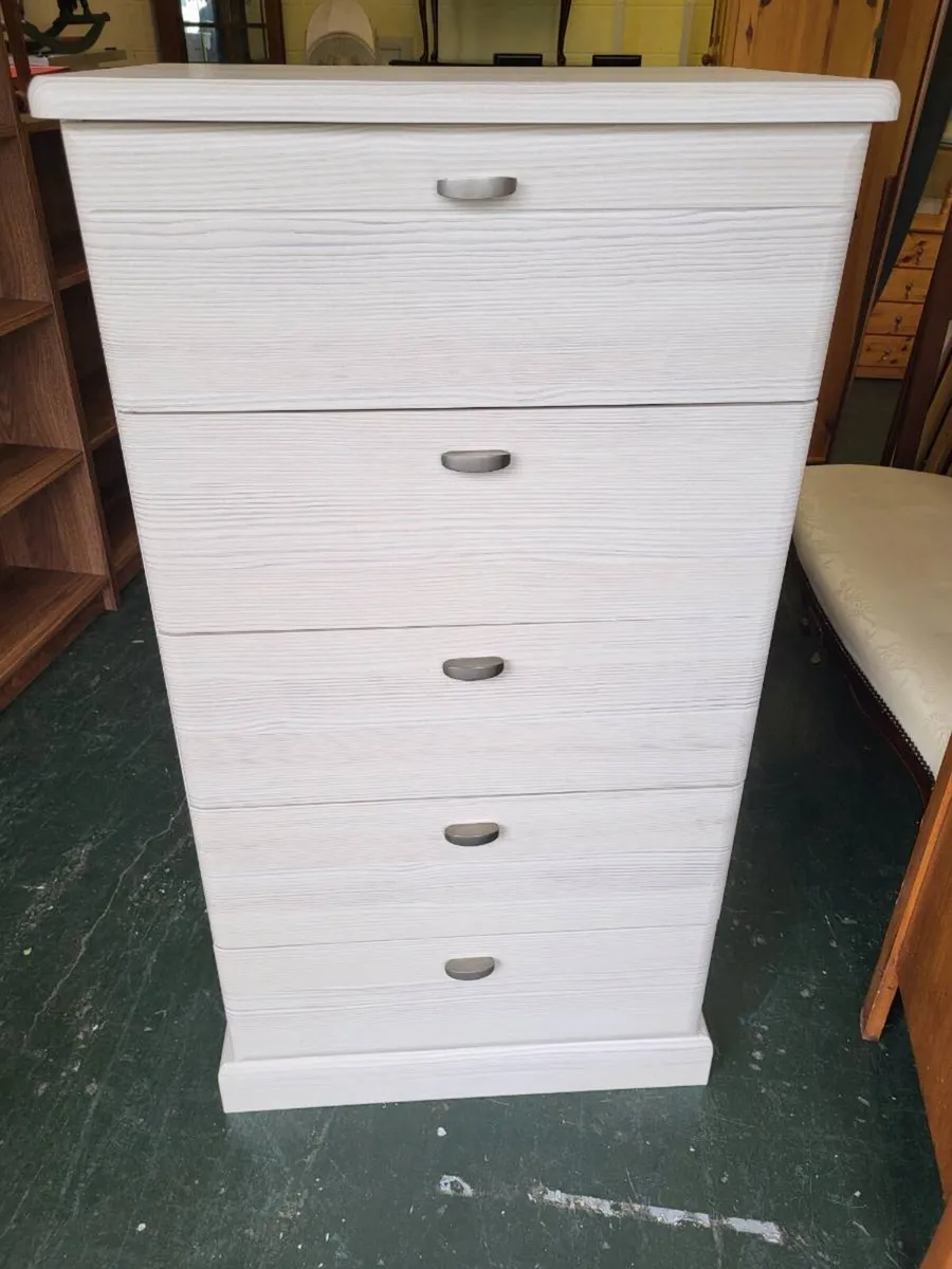 Beautiful chest of drawers - Image 1