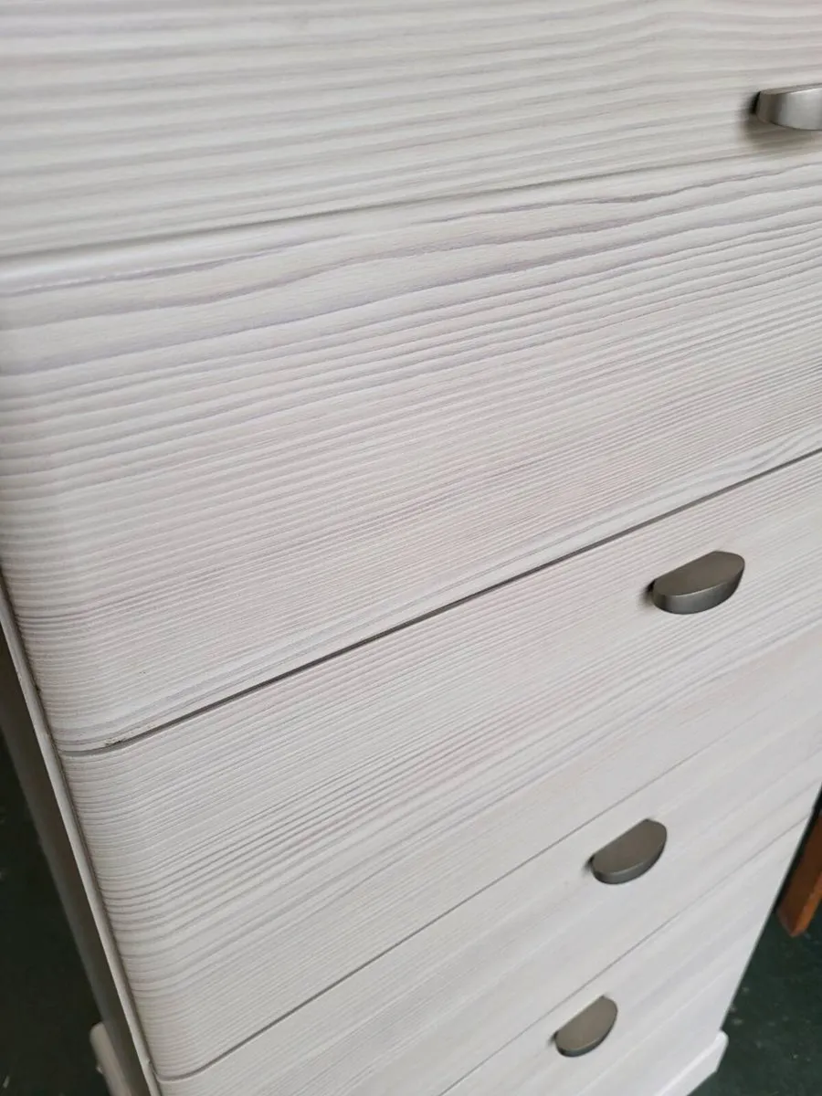 Beautiful chest of drawers - Image 2