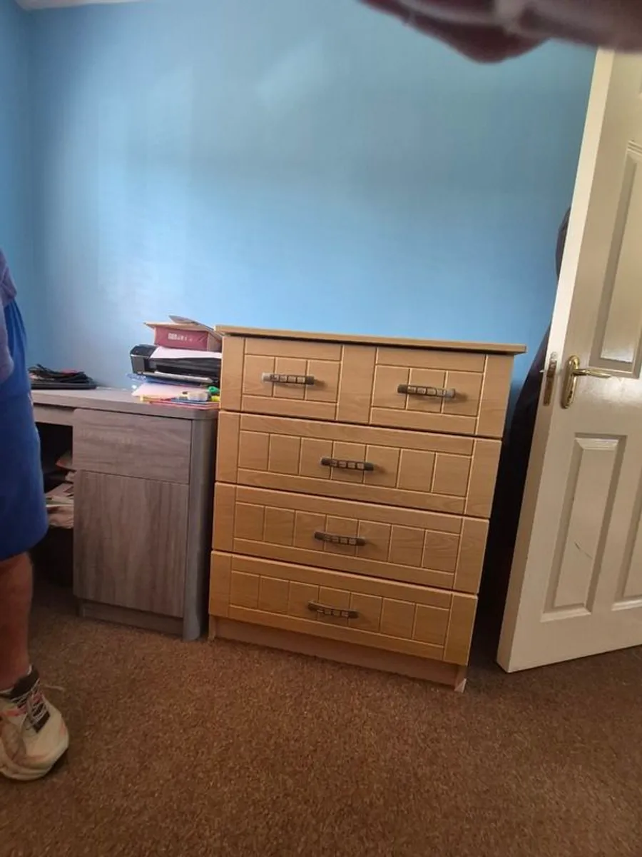 Bedroom furniture - Image 1