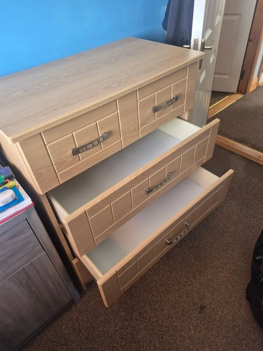 Bedroom furniture - Image 2