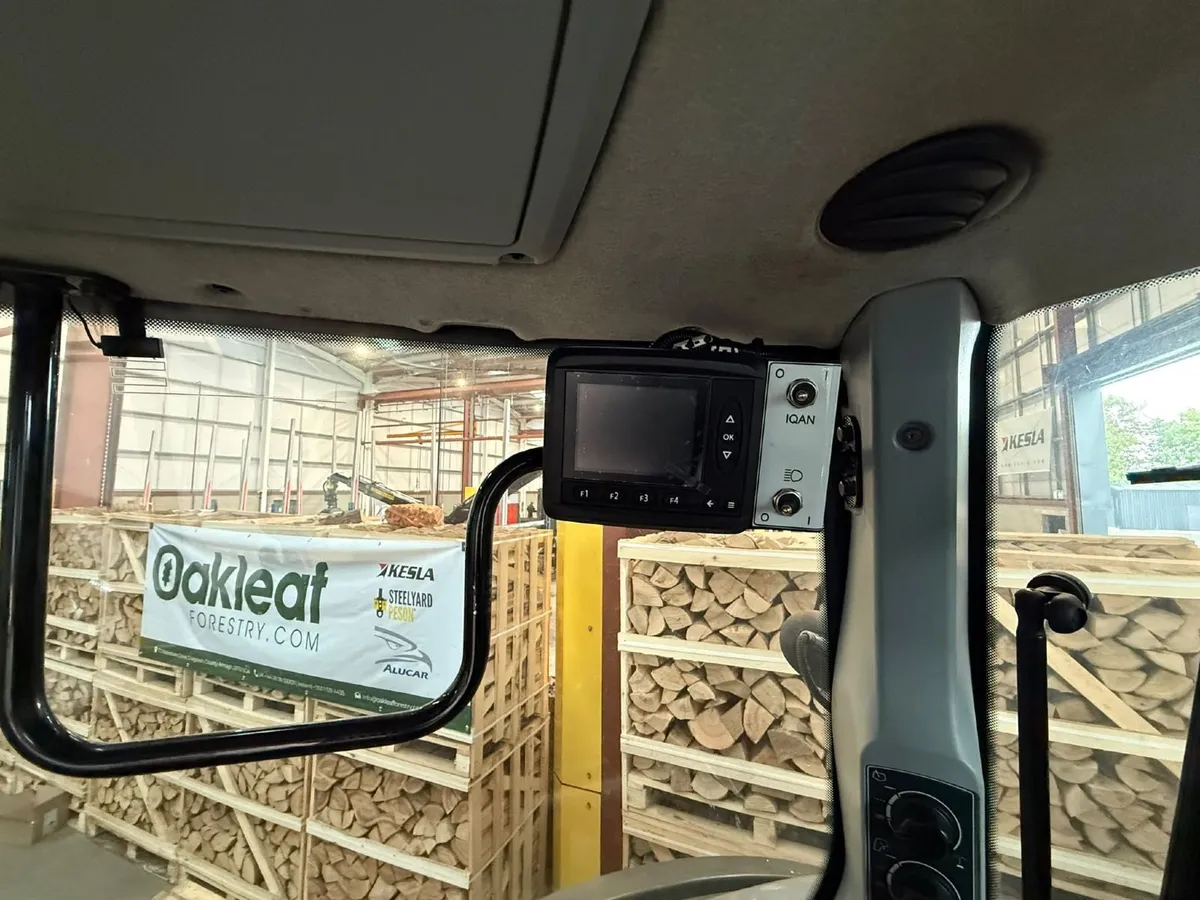 2019 Valtra T174 Tractor inc Kesla Crane - Image 3