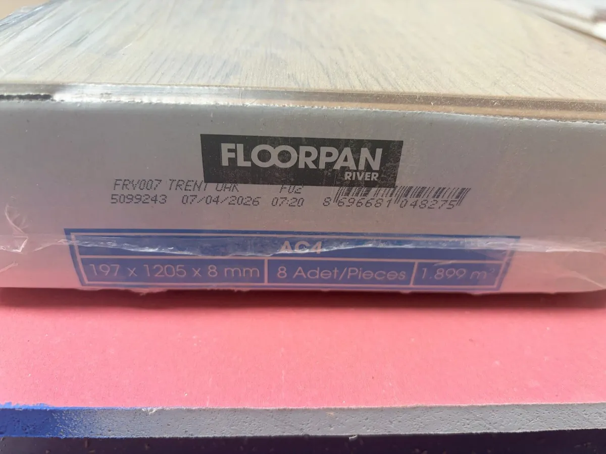 Oak flooring - Image 1
