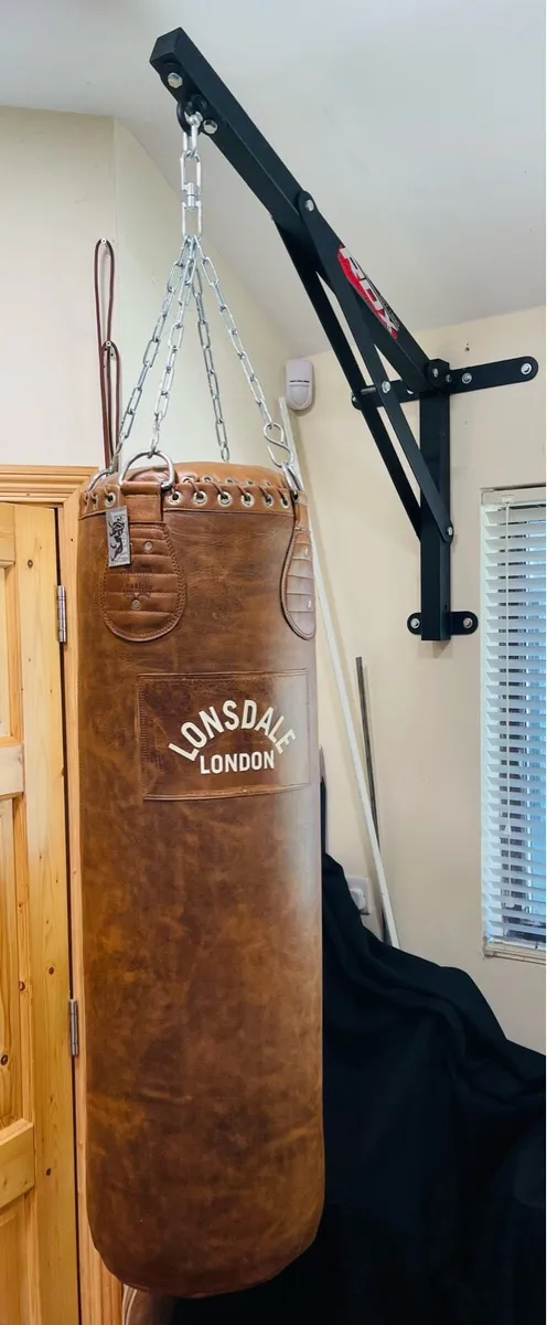 Lonsdale Professional Genuine Leather Punch Bag - Image 1