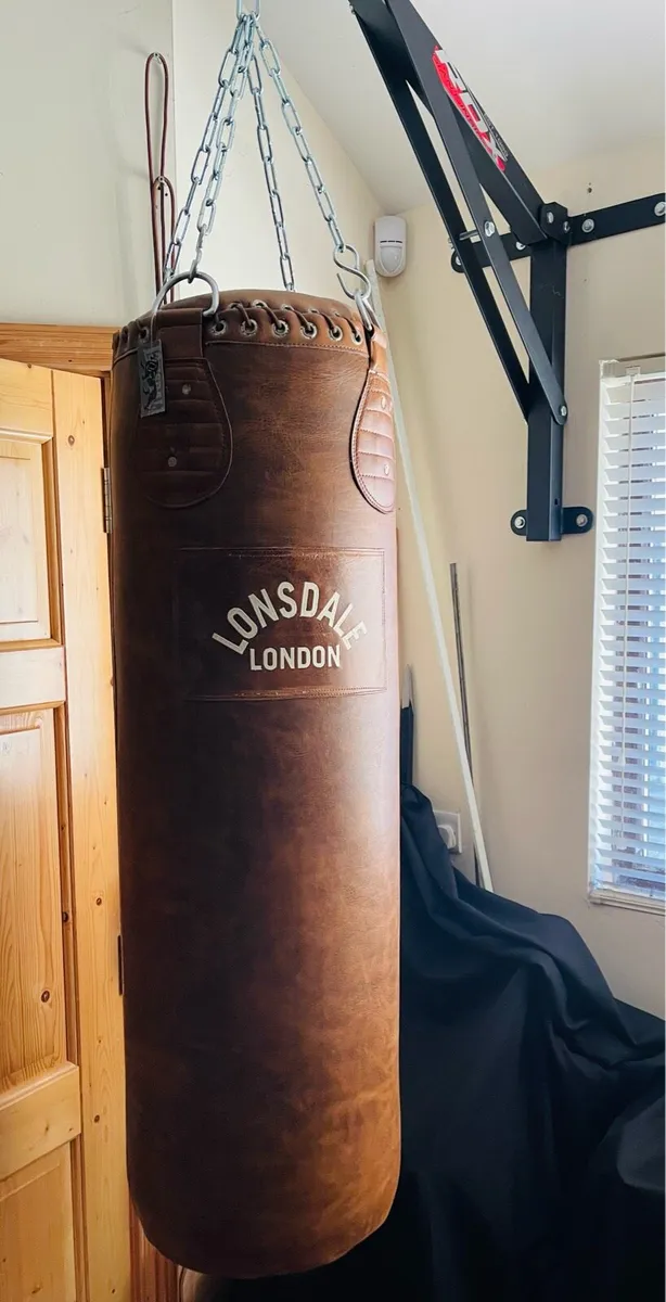 Lonsdale Professional Genuine Leather Punch Bag - Image 3
