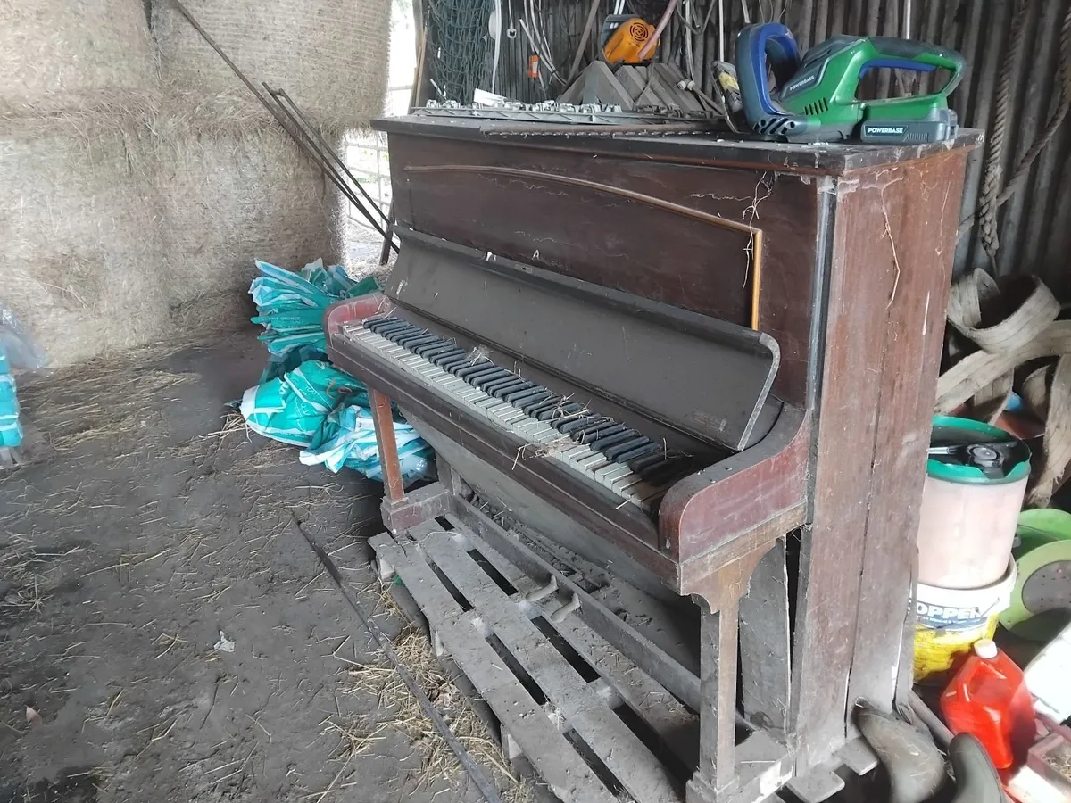 Old piano