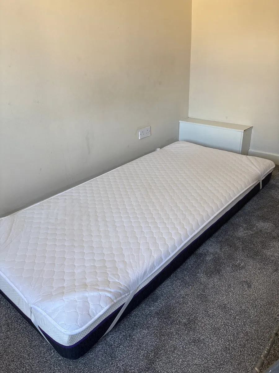 Single mattress and topper - Image 2