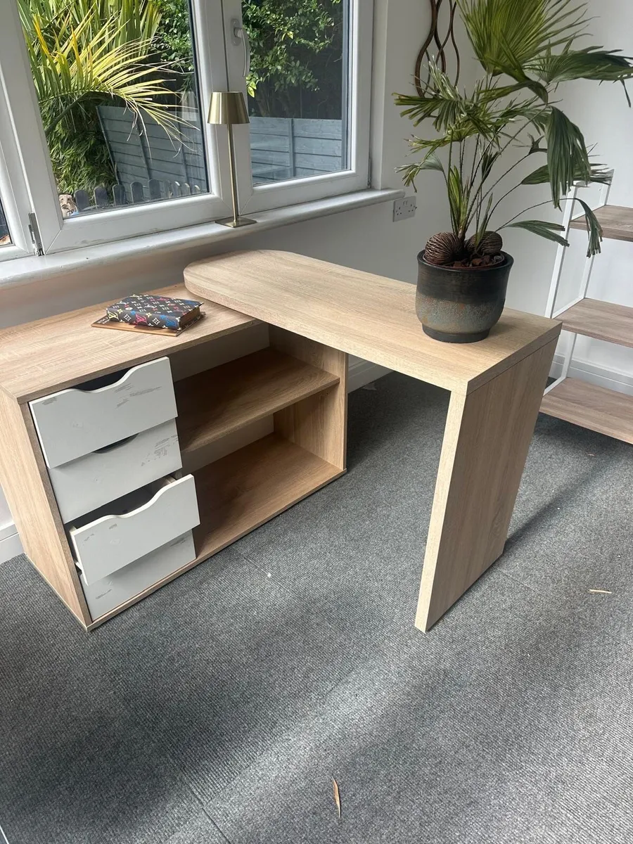 Desk and matching shelves - Image 3