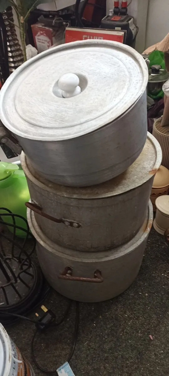 Large Aluminium Saucepans (3) - Image 1