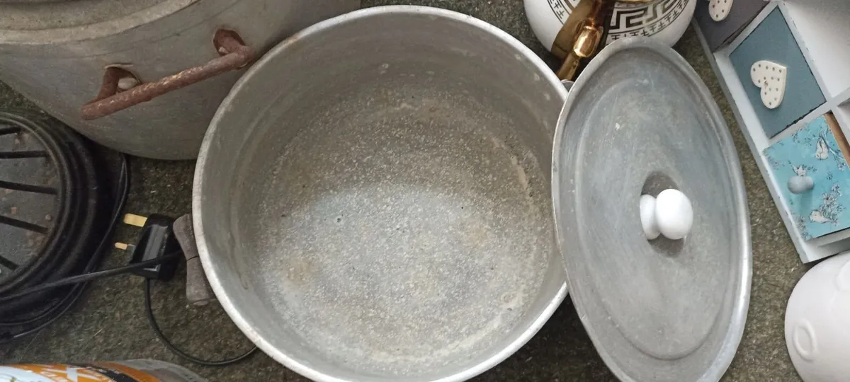 Large Aluminium Saucepans (3) - Image 2